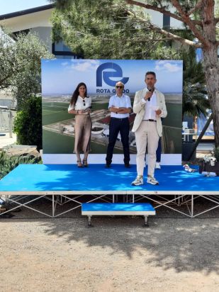 Da sinistra Francesca Rota Enrico Villa e Alberto Rota in primo piano